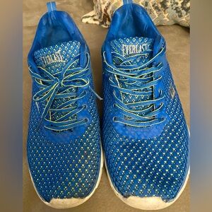 MENS SIZE 12 EVERLAST SNEAKERS IN LIGHT WEIGHT BLUE IN GREAT CONDITION!!!